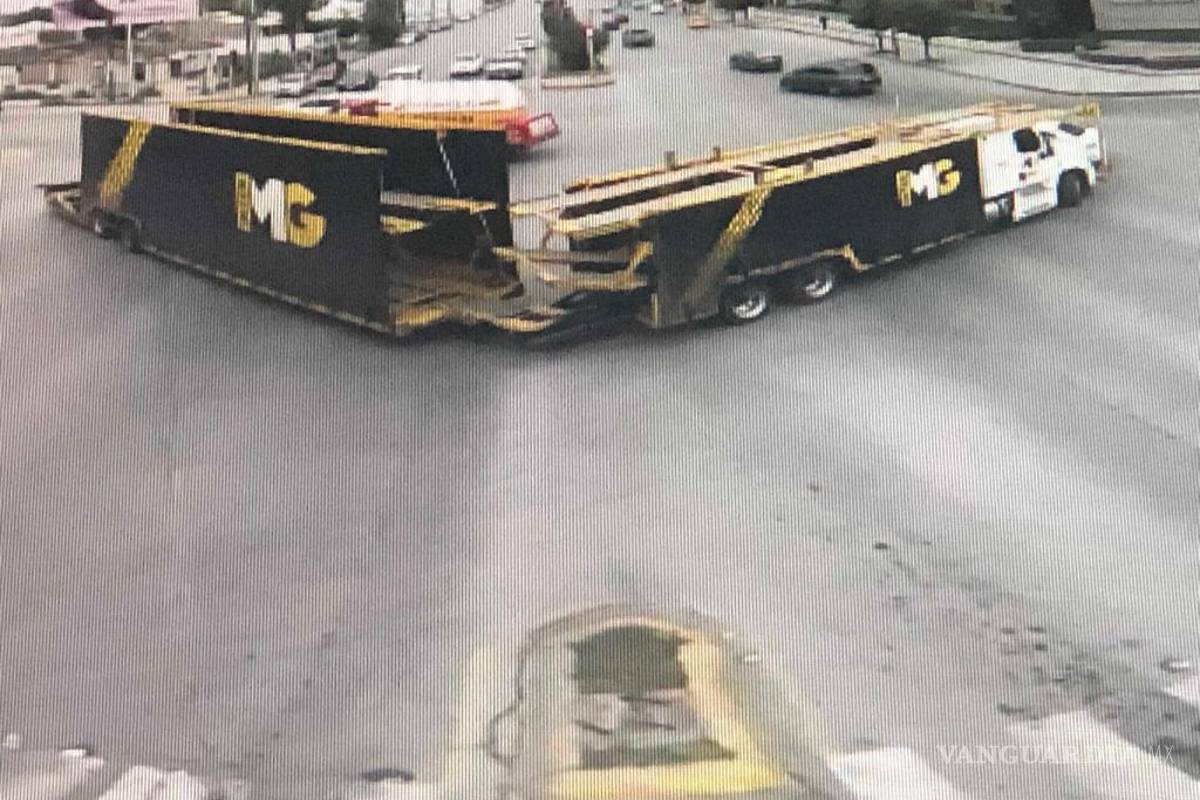 Roban con violencia dos vehículos nuevos de la agencia Honda en Torreón