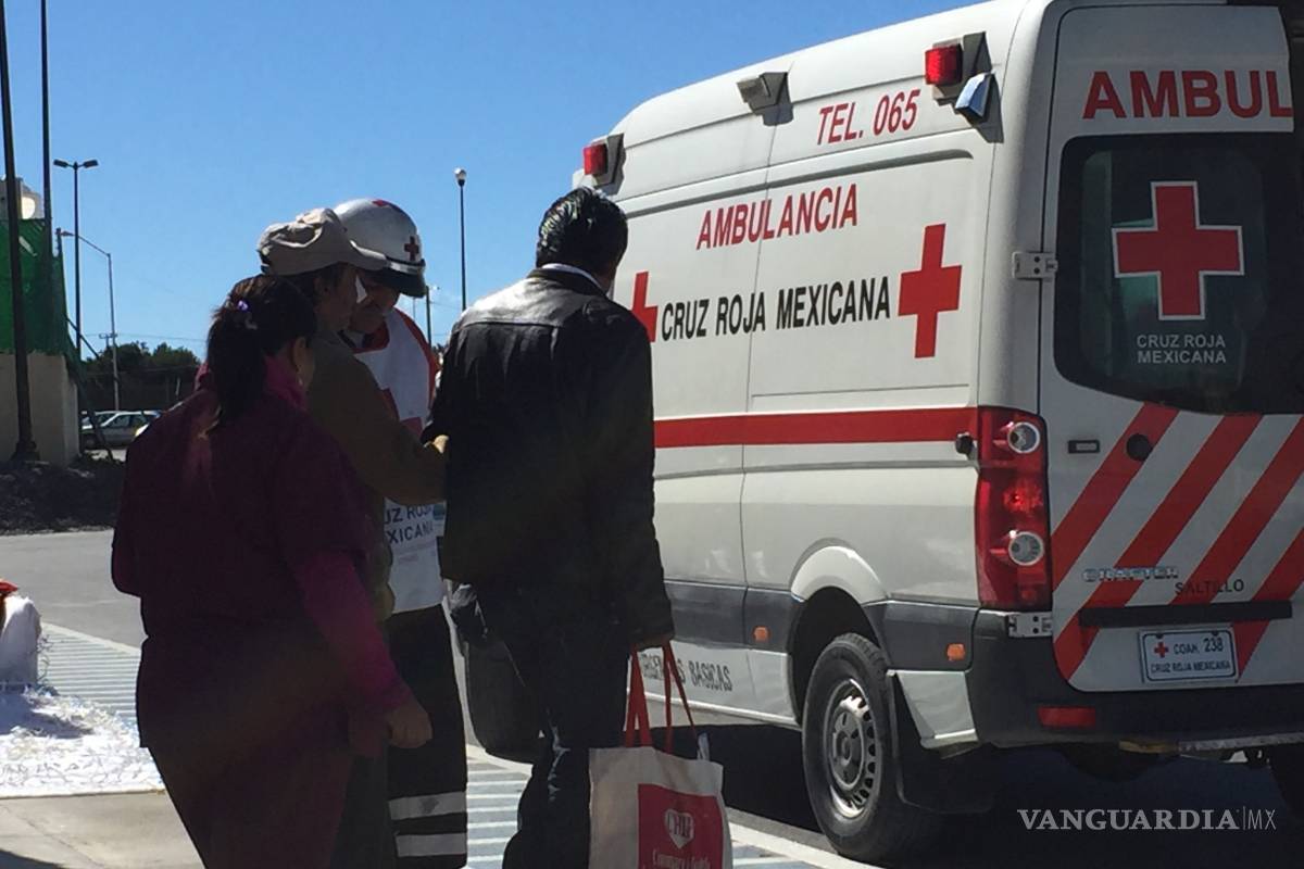 Hombre va por despensa y sufre ataque epiléptico en Saltillo; se rompió la nariz