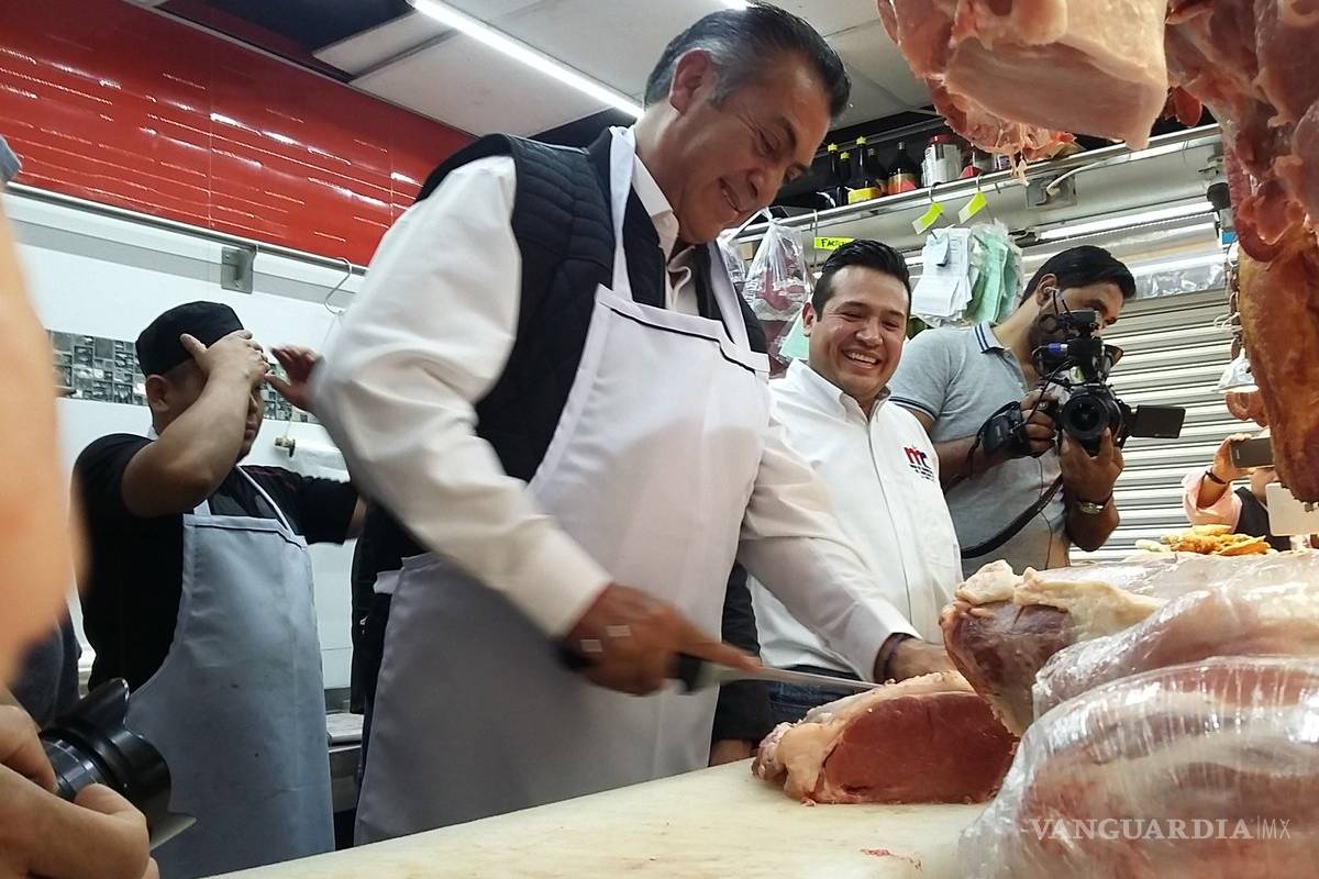 "Escondan los machetes y los cuchillos", gritan en visita de 'El Bronco' a mercado en Querétaro