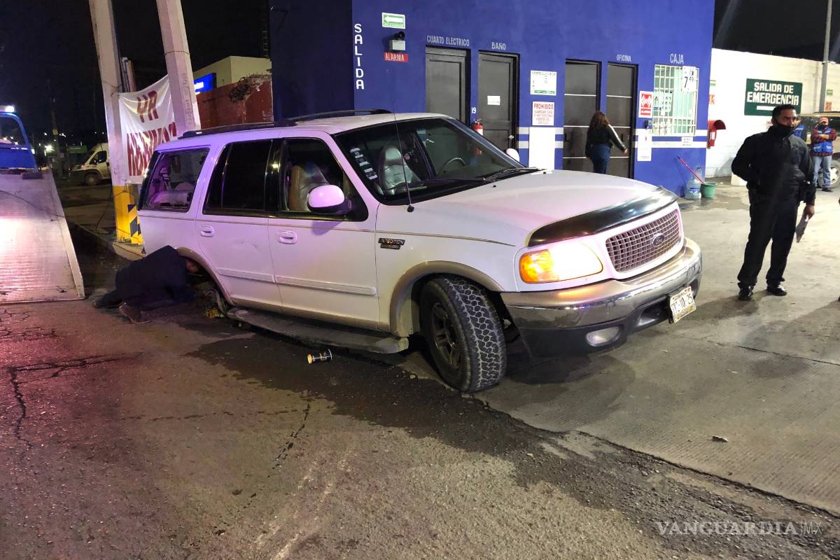 Cae en una persecución tras chocar a automóvil