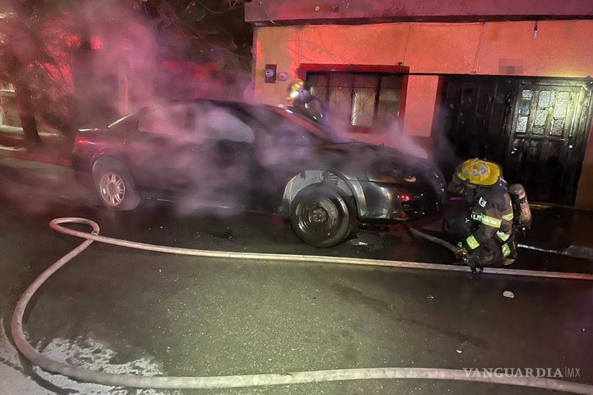 ¿Venganza? Incendian auto en la Topo Chico... inseguridad en la zona continúa