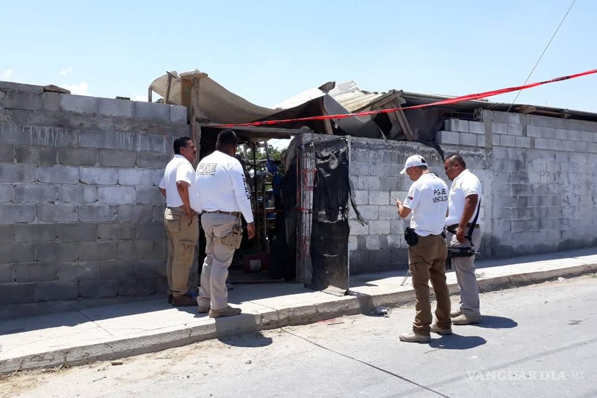 Movilización por sospechosos en techos de casas de la colonia Analco