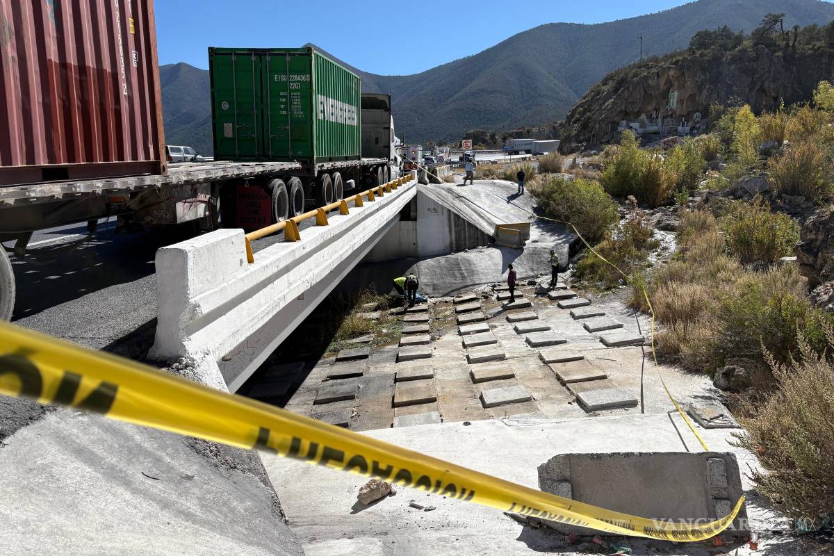 Muere transportista tras caer al vacío desde un puente en Los Chorros