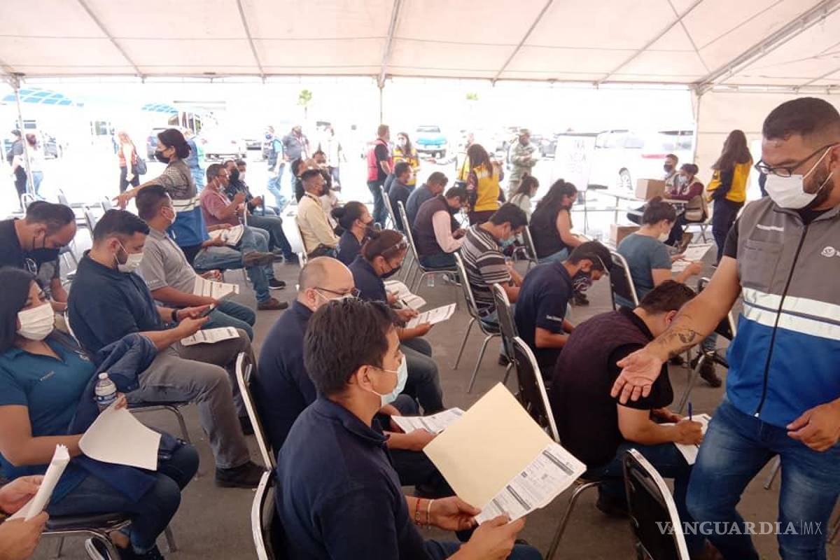 Vacunan a 300 mil en módulos de la IP