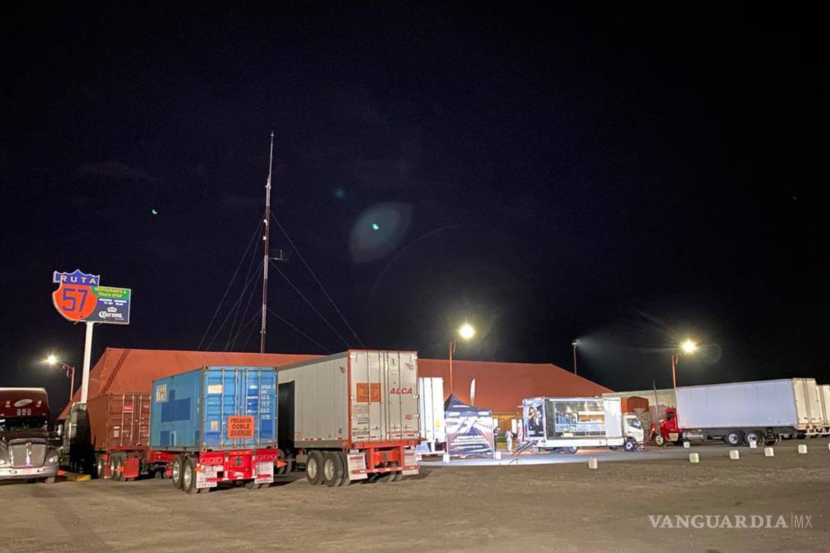 Entregan transportistas de Daimler más de 2,700 kits con alimentos y artículos sanitizantes