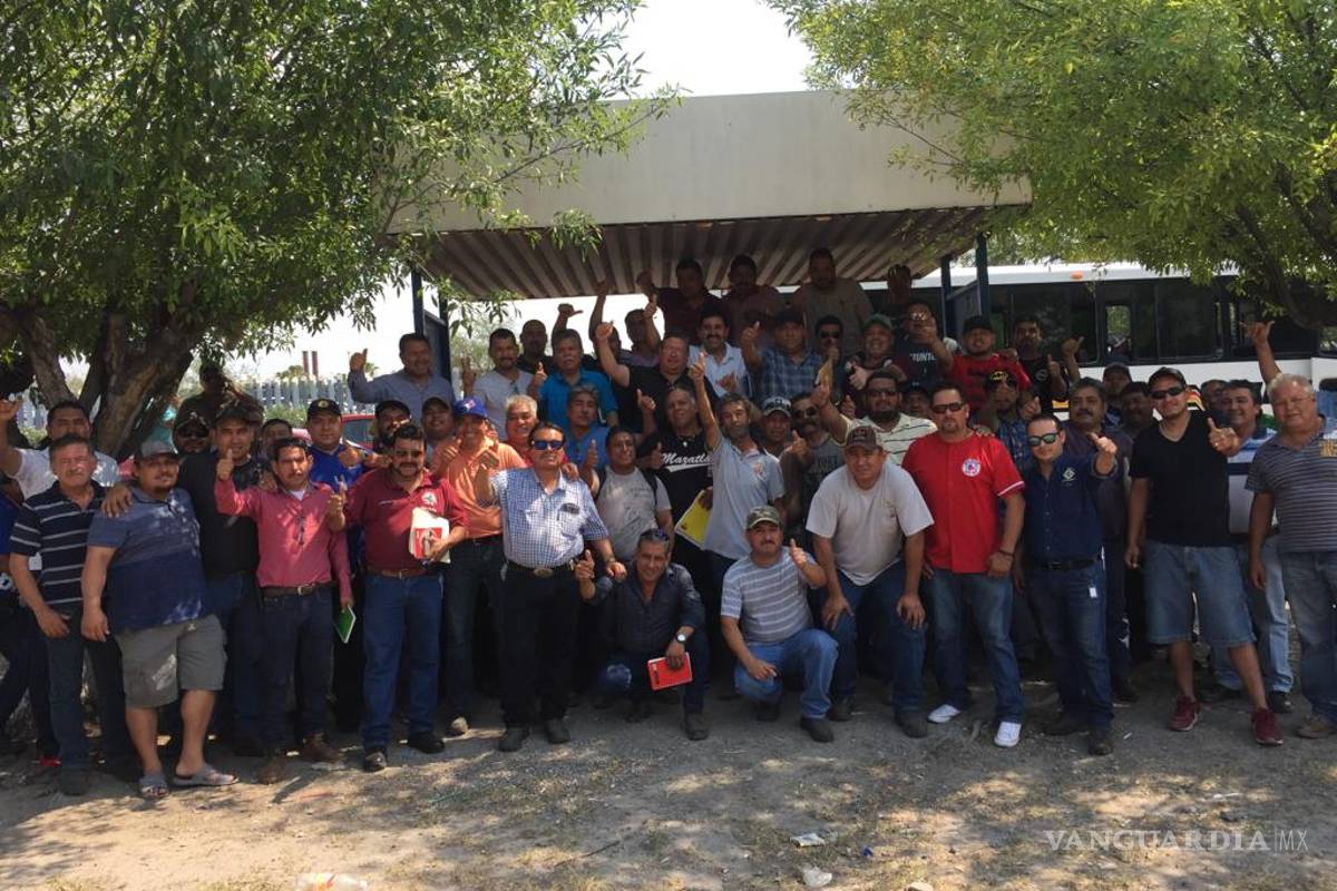 Obreros de AHMSA salen a mostrar su apoyo a Alonso Ancira