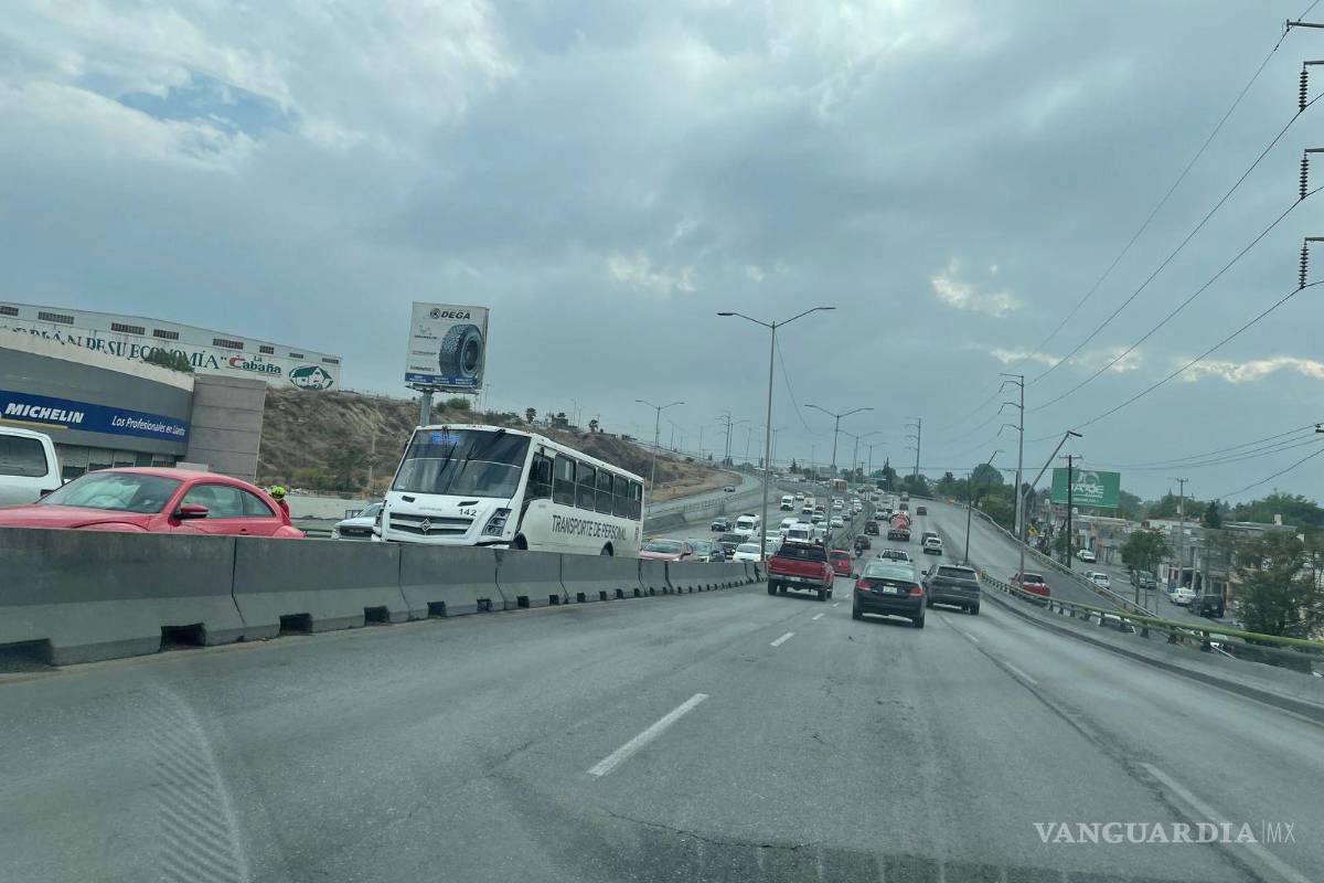 Accidente en Periférico Luis Echeverría provoca caos vial en Saltillo