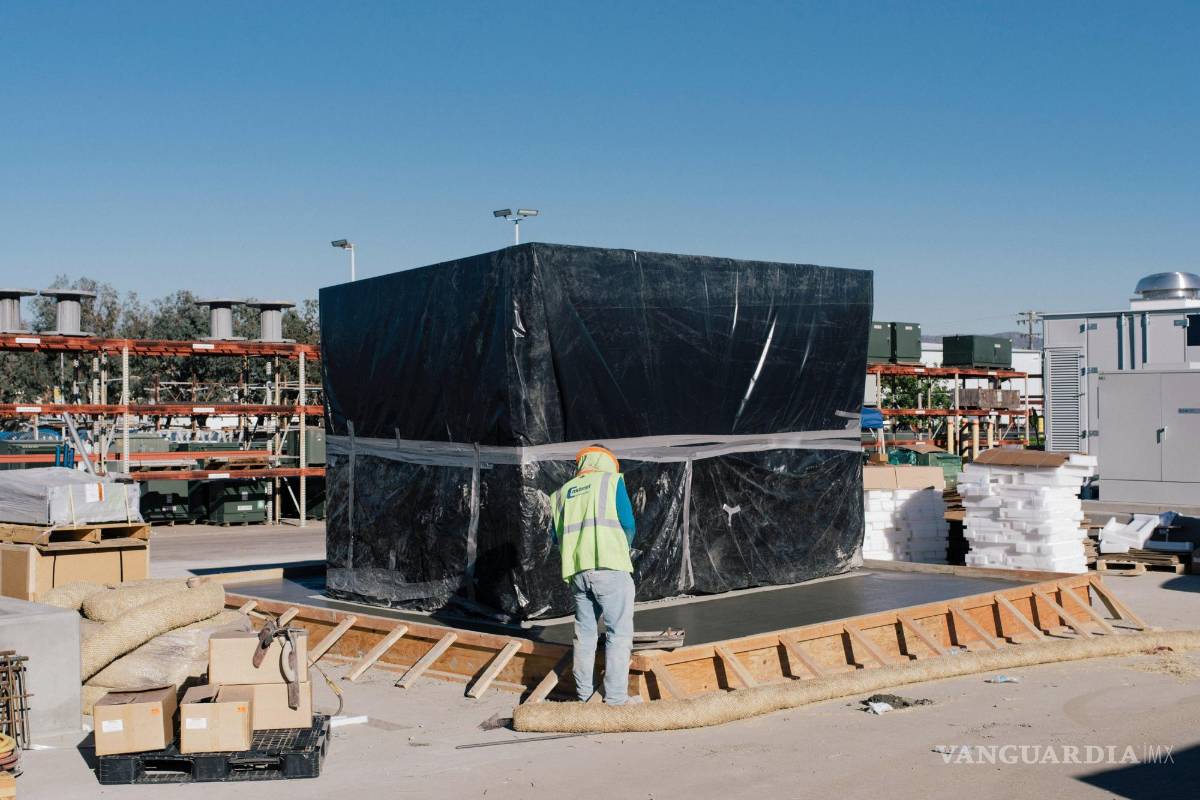 $!Una instalación de almacenamiento de energía de batería del tamaño de una red en Escondido, California, 18 de noviembre de 2016.
