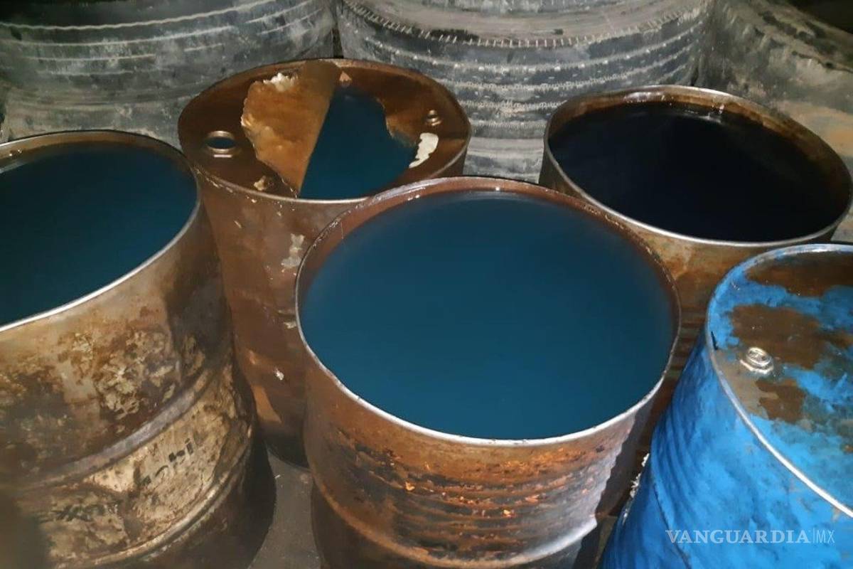 Encuentran bodega con 35 mil litros de huachicol en Ecatepec