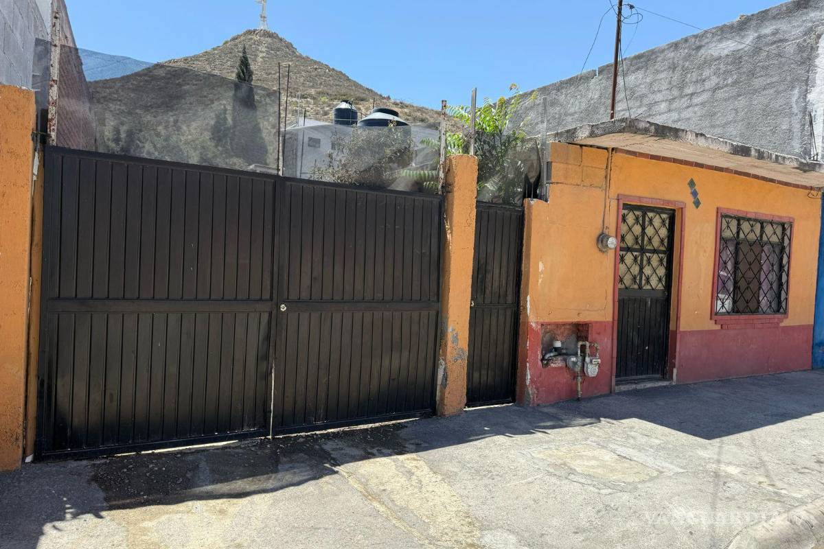 Incendio en colonia Universo consume bodega de ropa en Saltillo