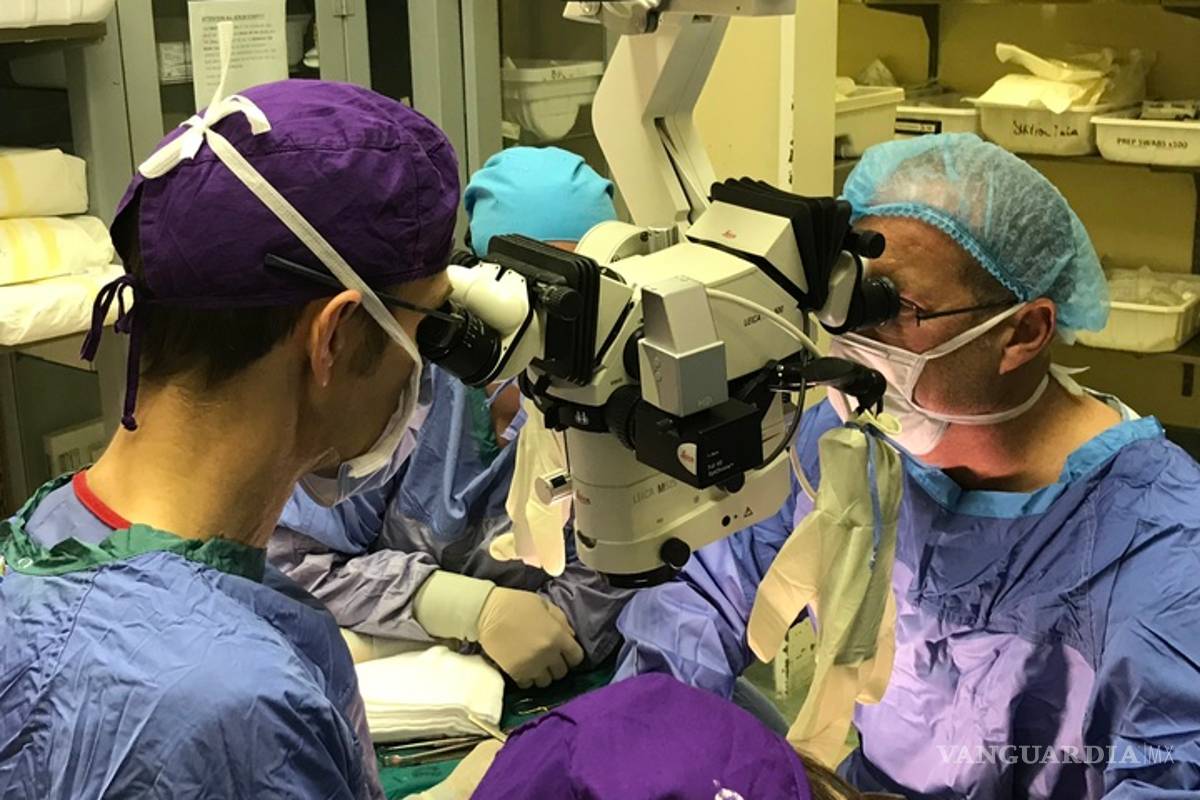 Transplantan pene blanco a hombre negro, ahora lo quiere del color de su piel