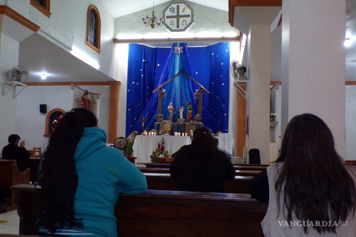 Oran feligreses por la salud del padre Pedro Pantoja