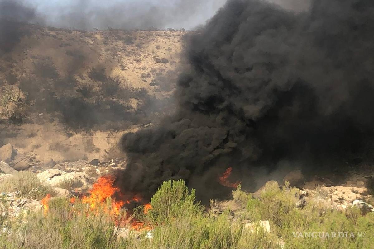Se incendia tiradero clandestino en el Libramiento Flores Tapia