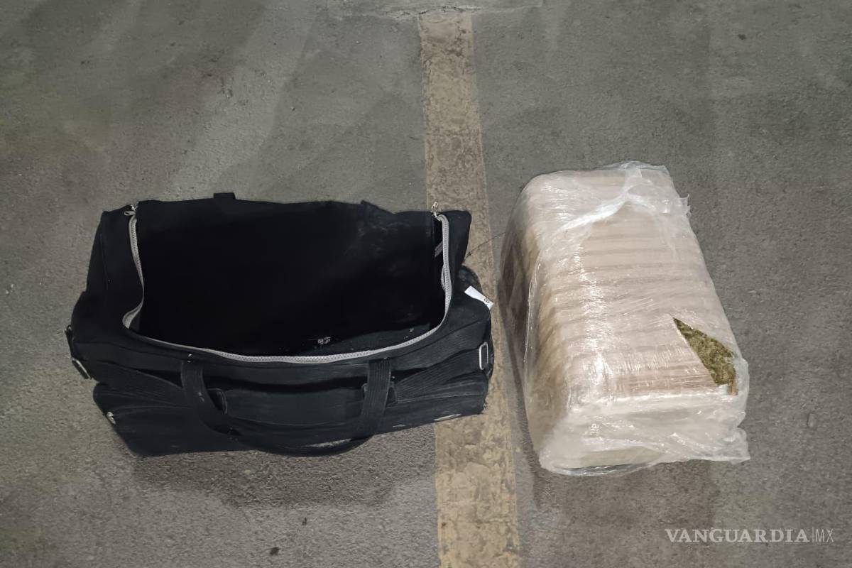 Detienen en Nuevo León a una mujer que iba a Acuña, Coahuila, con una maleta cargada de marihuana