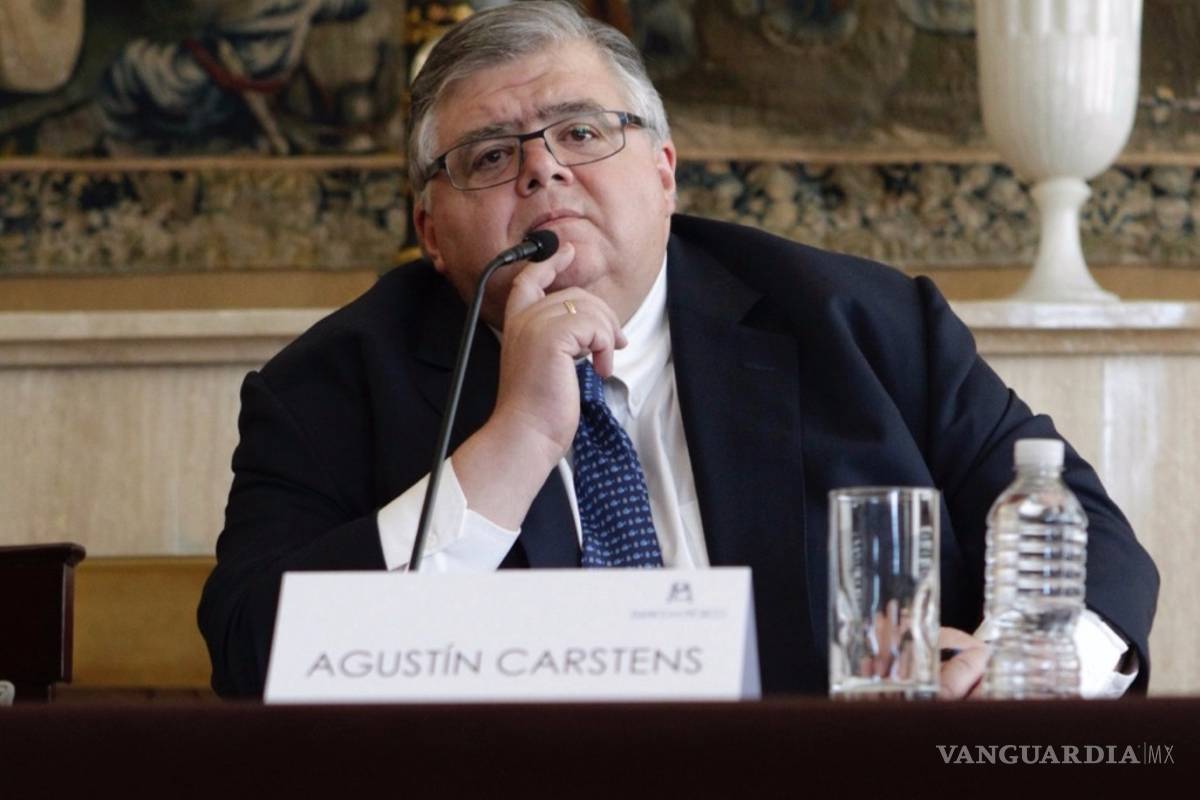 Carstens acepta quedarse hasta noviembre en Banxico