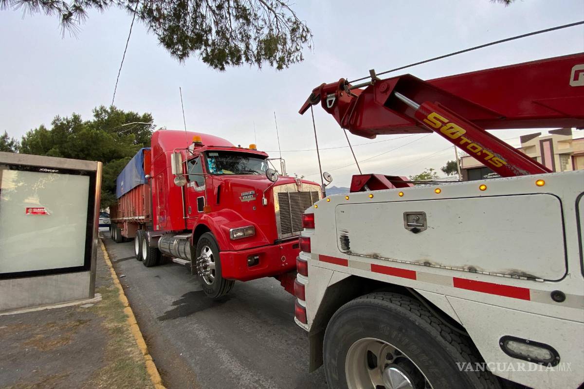 Incautan tráiler con cristal en la carretera a Monclova