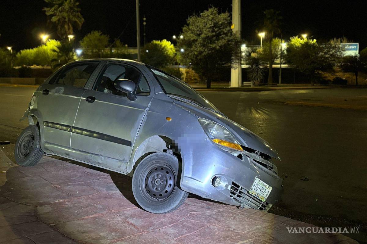 $!El conductor fue detenido por elementos de Tránsito Municipal tras ser encontrado en evidente estado de ebriedad.
