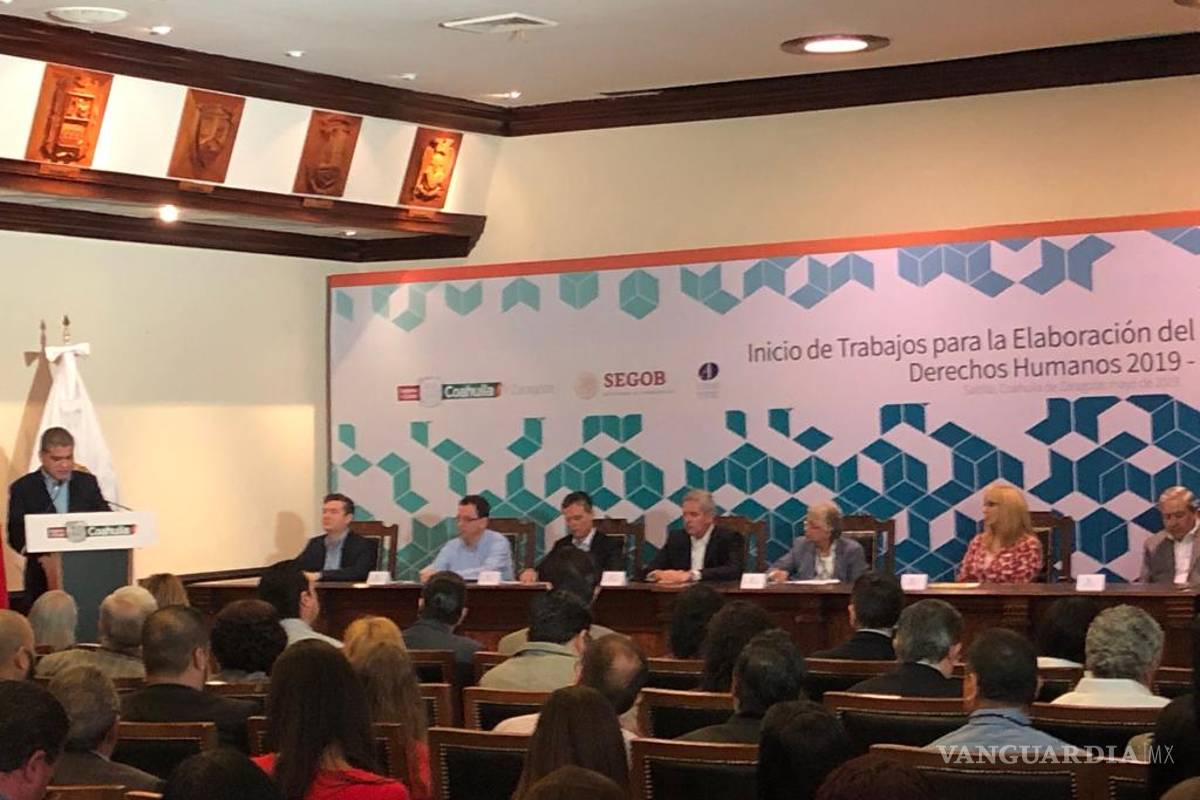 Acusan trato desigual colectivos de derechos humanos en presentación de plan estatal