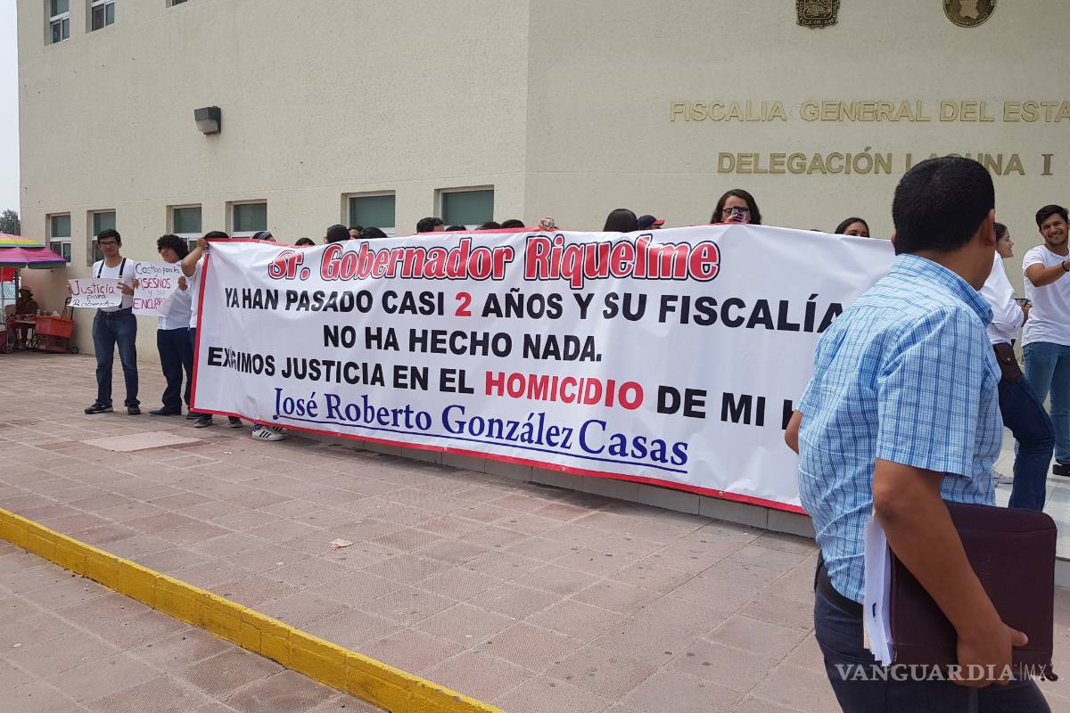 $!Se reúnen con fiscal Márquez Guevara para exigir justicia por asesinato de joven en Torreón