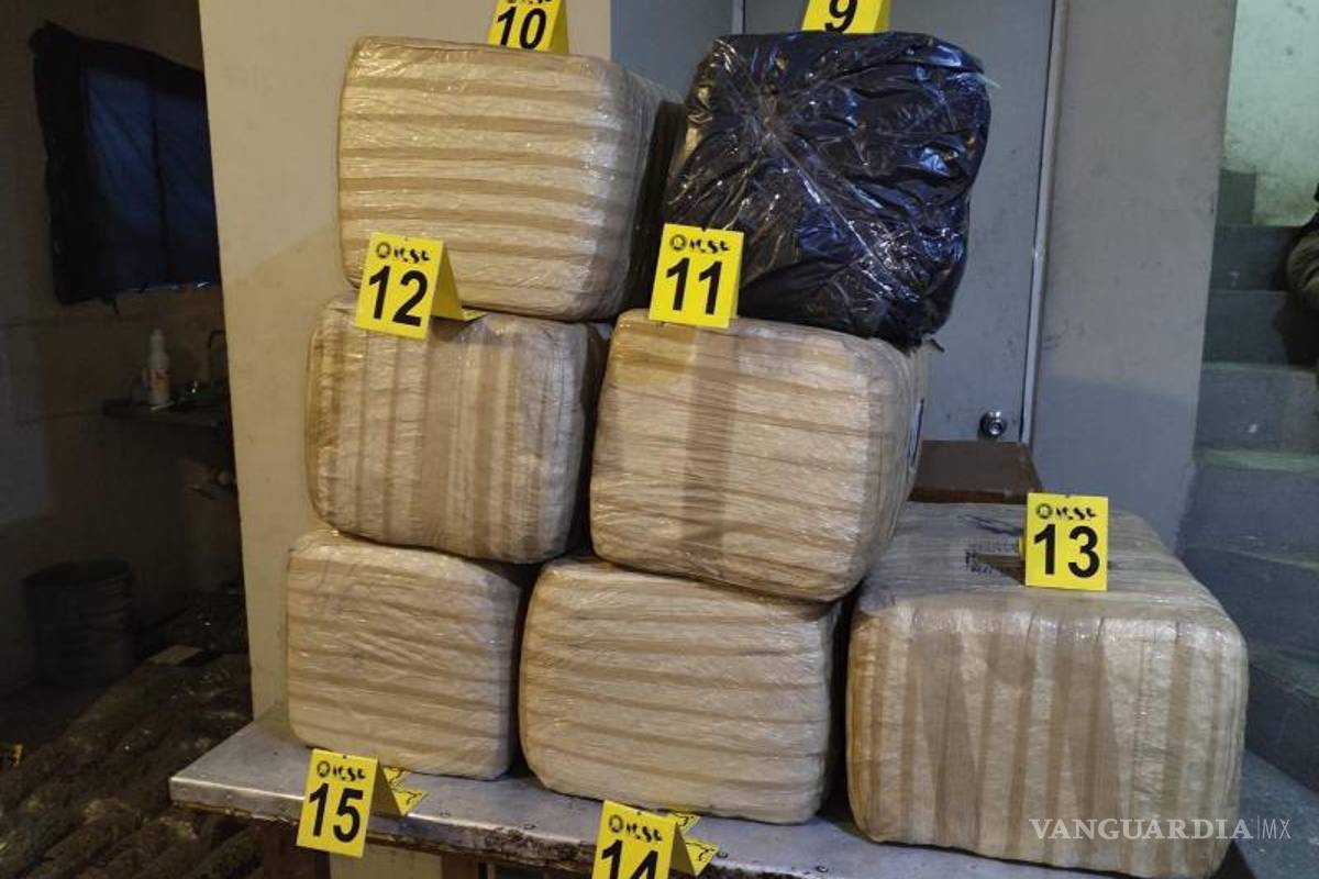 $!Equipo táctico, 250 kilos de droga y un arma, resultado de cateo a dos casas en Juárez