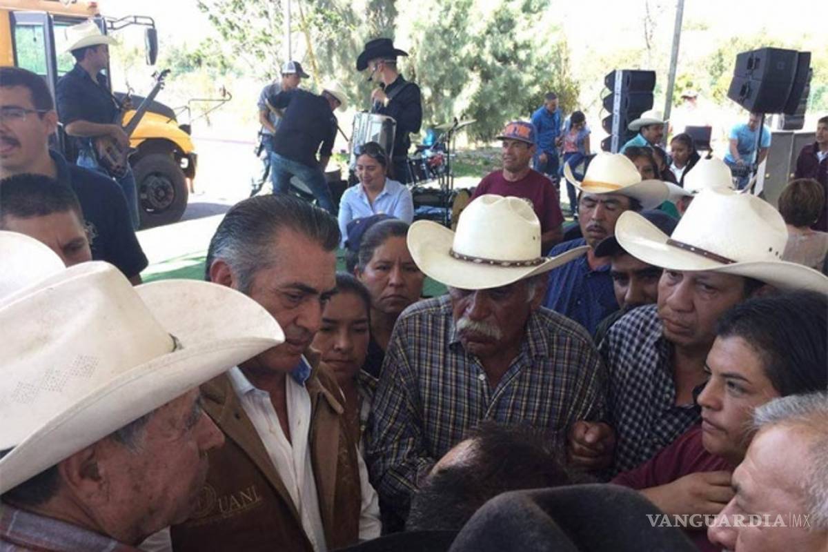 Con ‘hasta el tronco, fírmale al Bronco’, Jaime Rodríguez Calderón va por firmas