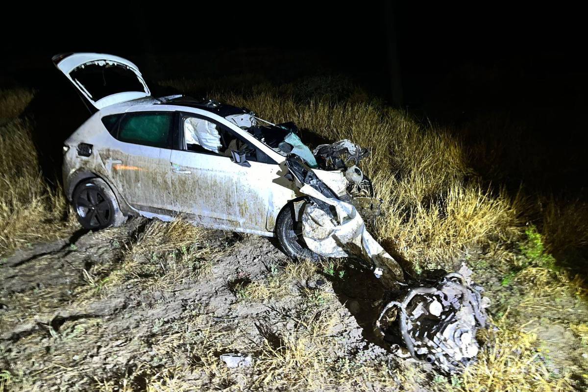 Fallece hijo de comunicador de Saltillo en trágico accidente carretero; choca contra tráiler y sale de la vía