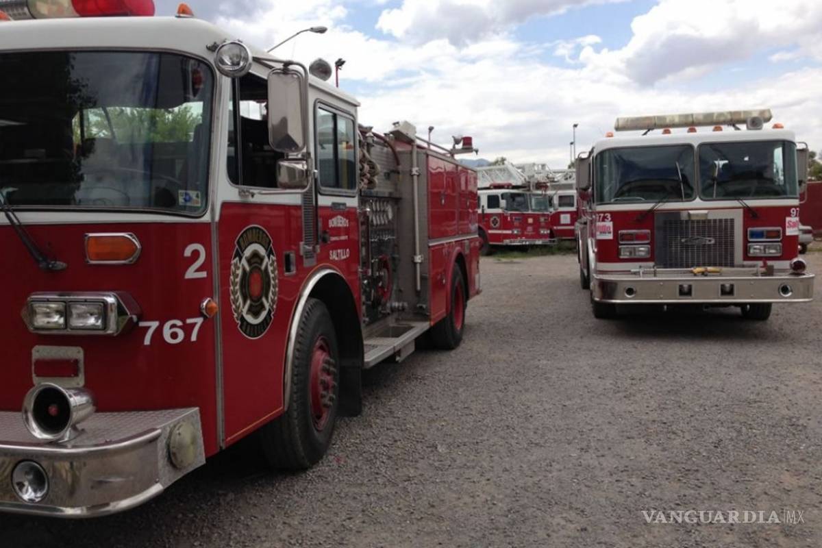Se cae veladora e incendia casa en colonia de Saltillo
