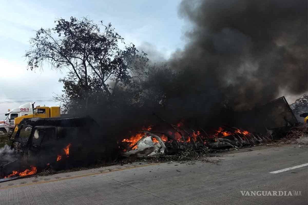 Autopista México-Querétaro en caos por incendio de tráiler
