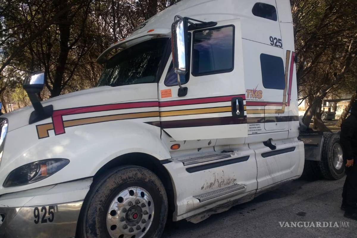 Localizan tráiler robado con 10 mdp en cobre en el Libramiento OFT; detienen a conductor