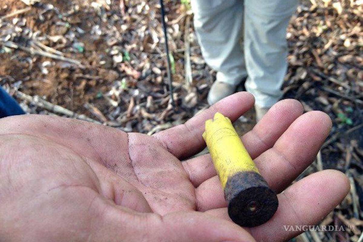 ‘Me es infiel’... hombre dispara a su esposa con escopeta frente a su hijo, luego se suicida