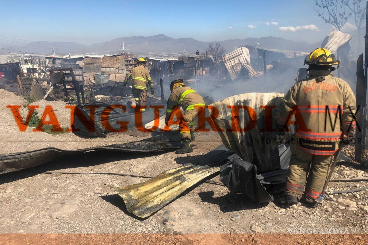 Fuerte incendio deja en la calle a más de seis familias en Saltillo
