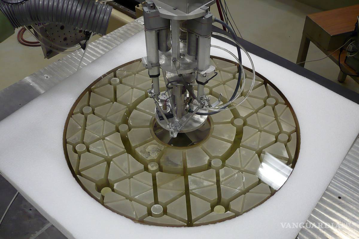 Investigadores crean máquina de pulido óptico que tuvo impacto internacional