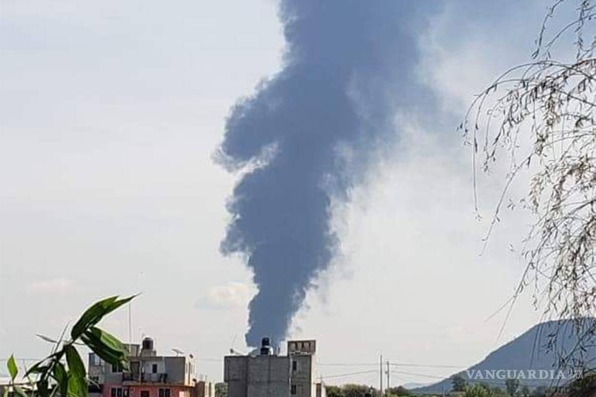 Se incendia toma clandestina en Tetepango, Hidalgo; llamas alcanzan los 40 metros de altura