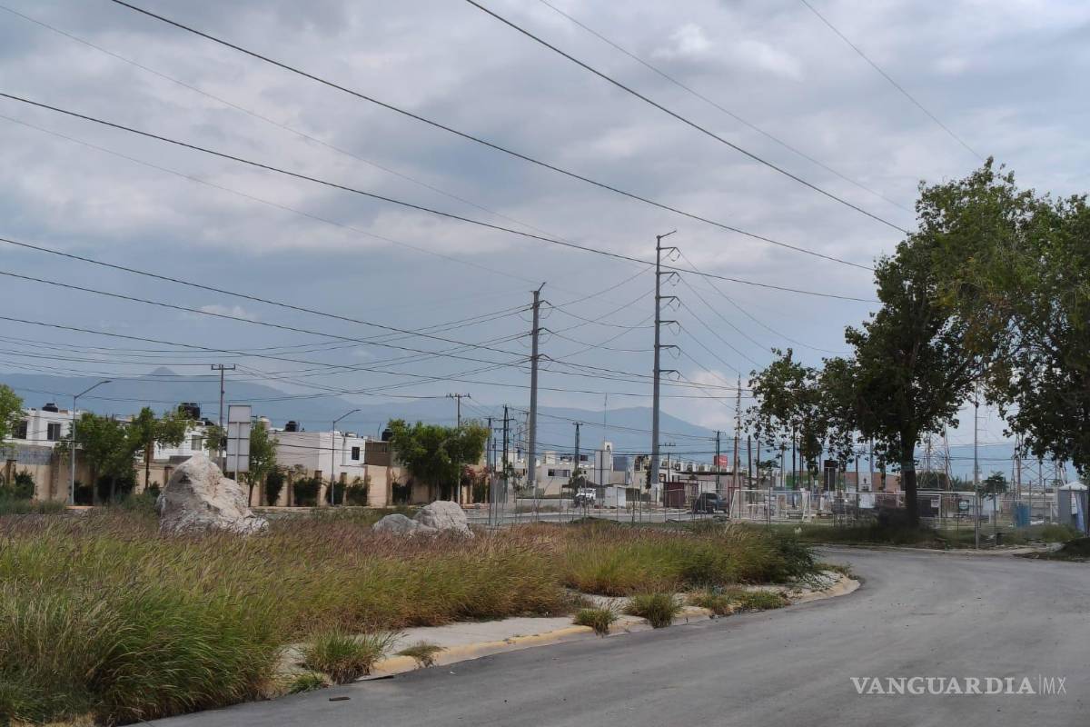 Saltillo: vecinos del poniente exigen señalización e iluminación en avenida Las Torres