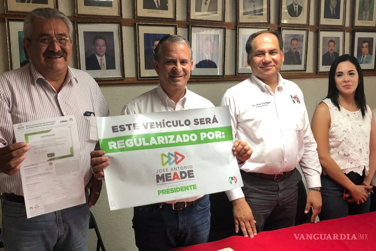 Desde Piedras Negras, Meade se compromete a regularizar autos 'chocolate'