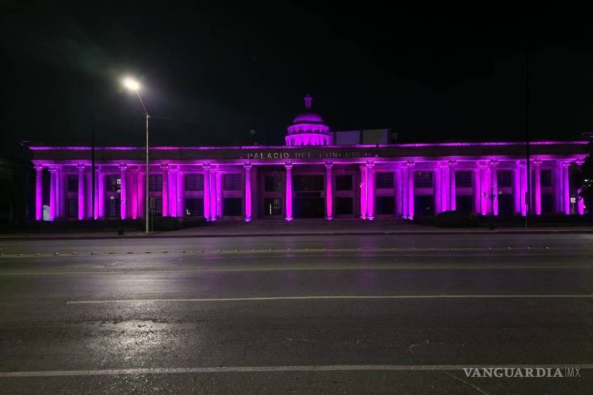 Coahuila: edificios se iluminan de rosa para concientizar sobre el cáncer de mama