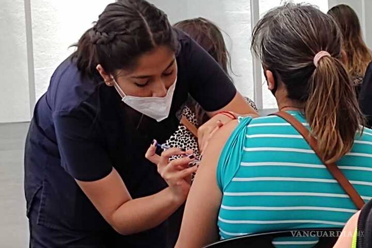 Tercera dosis de refuerzo contra COVID-19 aún no es necesaria: OMS