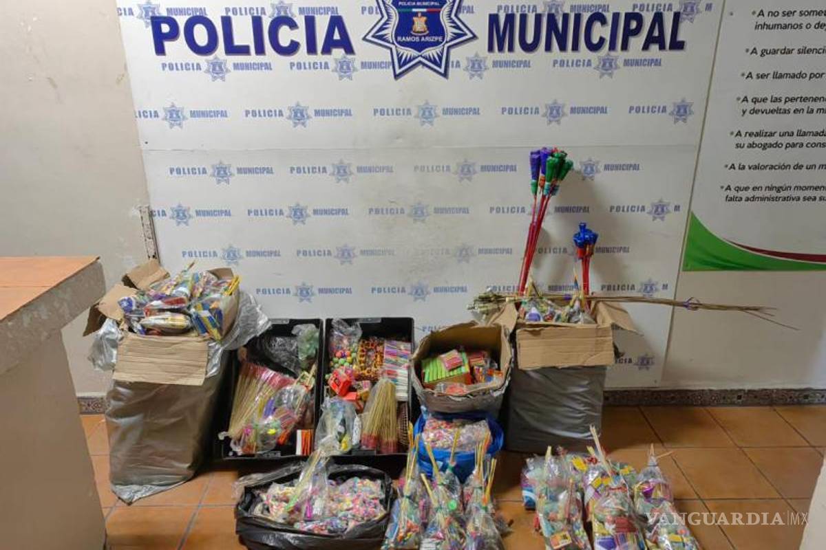 $!Grandes cantidades de pirotecnia decomisadas en el mercado ambulante de la colonia El Escorial.