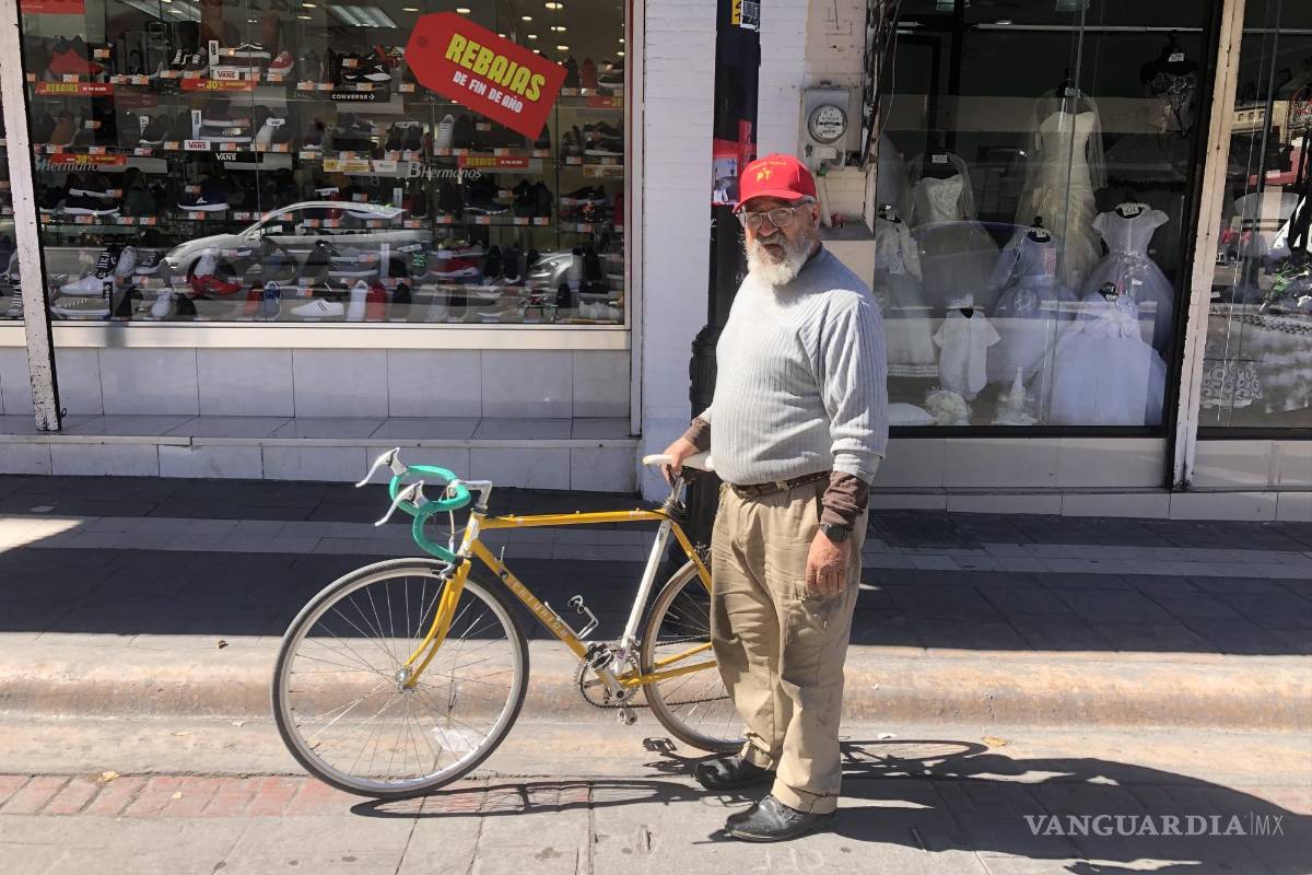 Saltillo: el mecánico de autos que prefiere andar en bicicleta