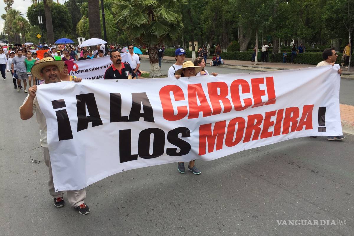 $!Grupos ciudadanos y magisteriales de Coahuila protestan por conflicto en Oaxaca (FOTOS)