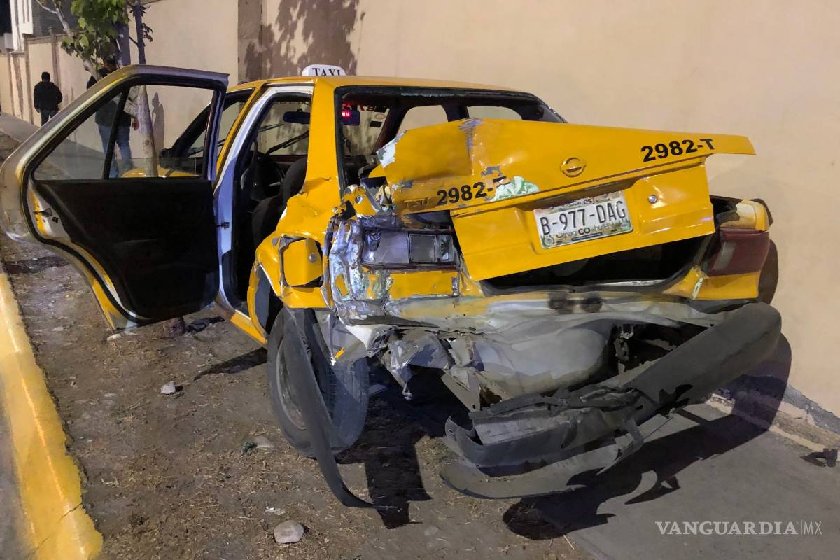 Choca por alcance tráiler a taxista en la colonia Mirasierra de Saltillo