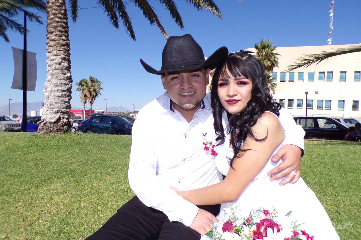 En sencilla ceremonia se casa pareja de saltillenses; coronavirus les impide festejar en grande