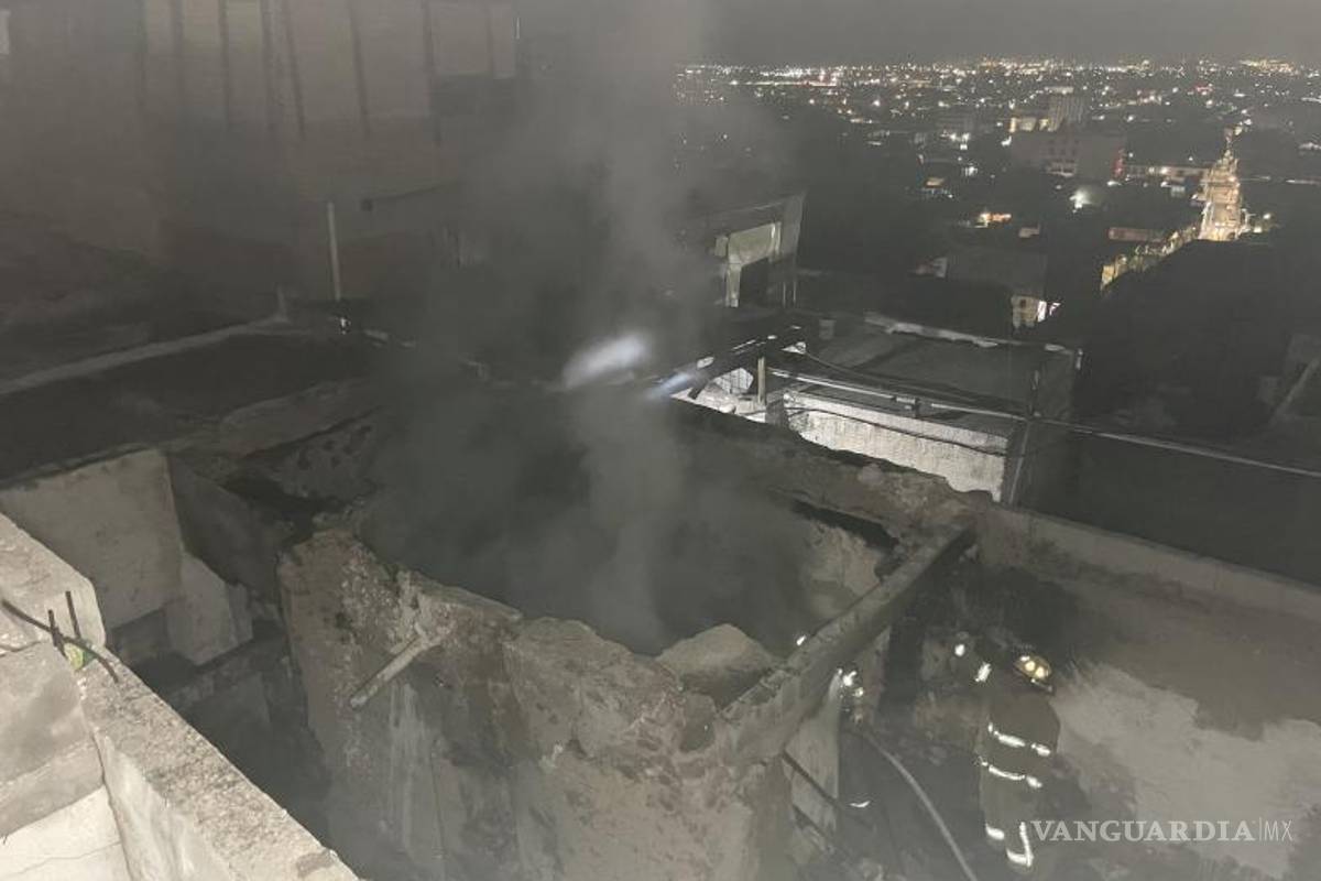 $!Vista del cuarto de adobe consumido por las llamas, utilizado como punto de reunión por adictos a las drogas.