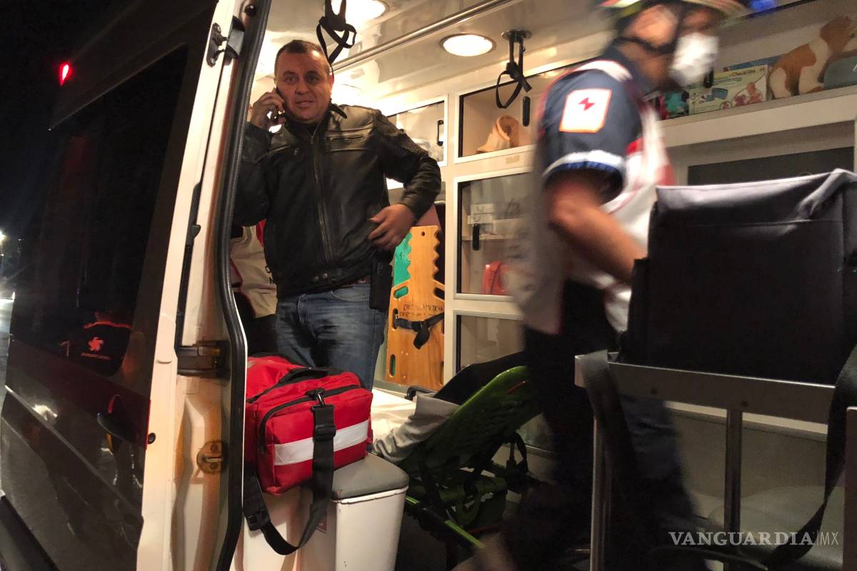 Motociclista ebrio derrapa y cae... ¡justo frente al operativo antialcohol!