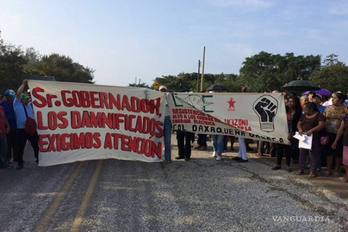 Afectados por sismos bloquean carreteras y oficinas en Oaxaca