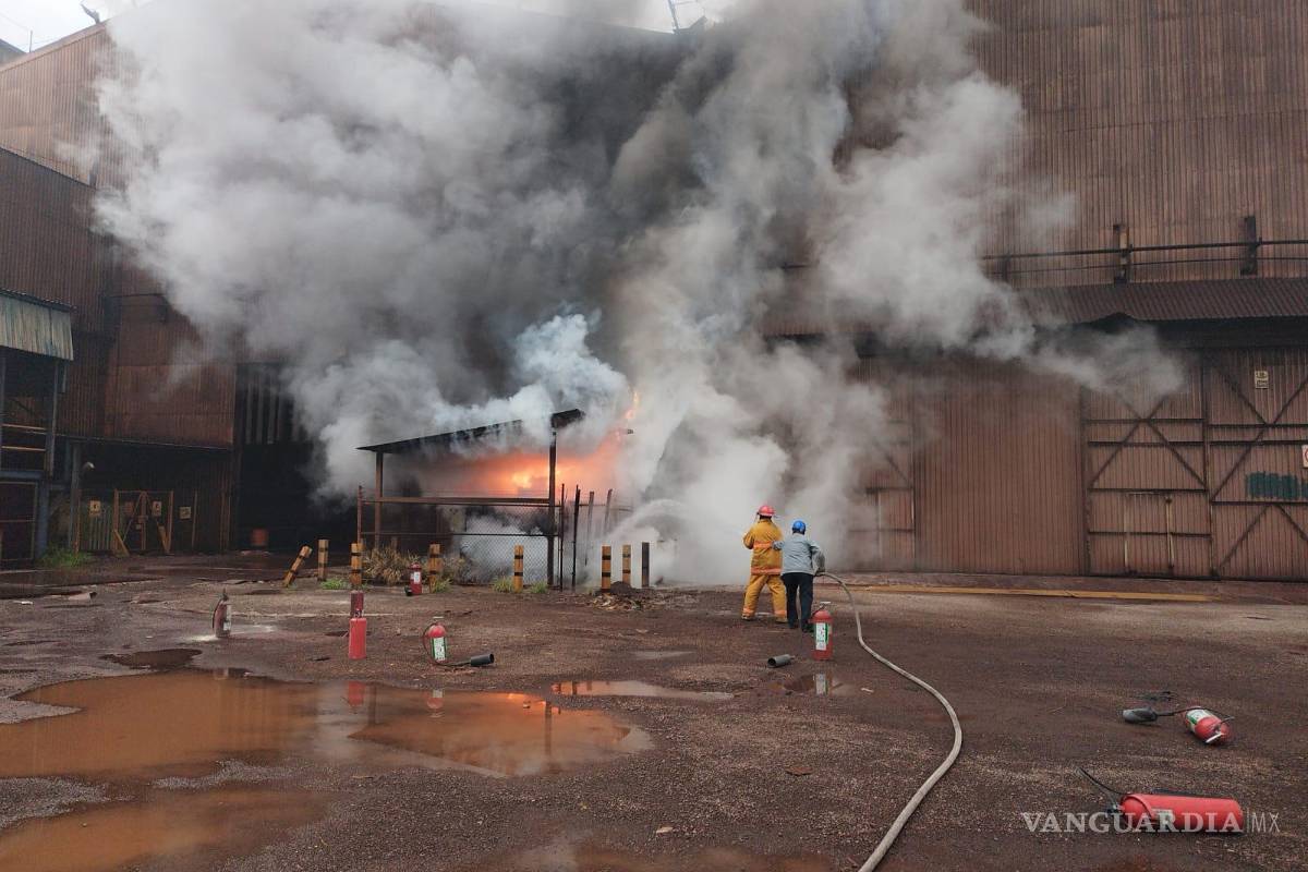 Se registra fuerte incendio por cortocircuito en Planta 2 de AHMSA, fue controlado