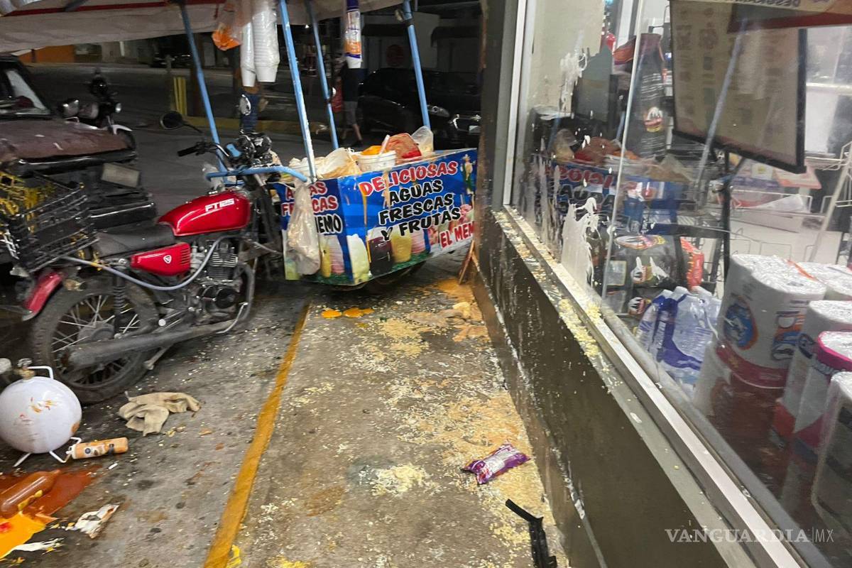 Se queda sin gas y embiste puesto de elotes en Saltillo; vendedor resulta lesionado