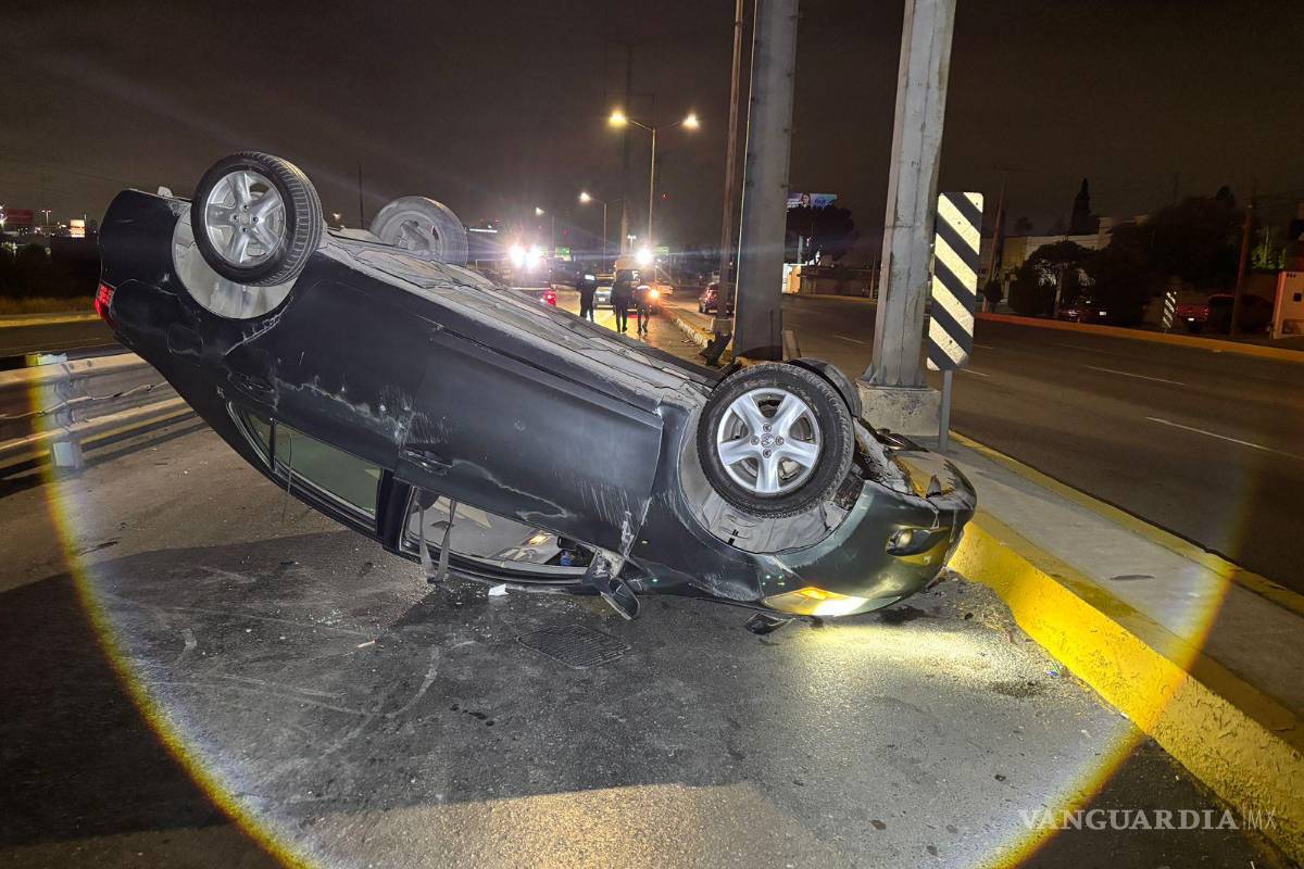 $!Elementos de Tránsito Municipal aseguraron la zona del accidente durante la madrugada.