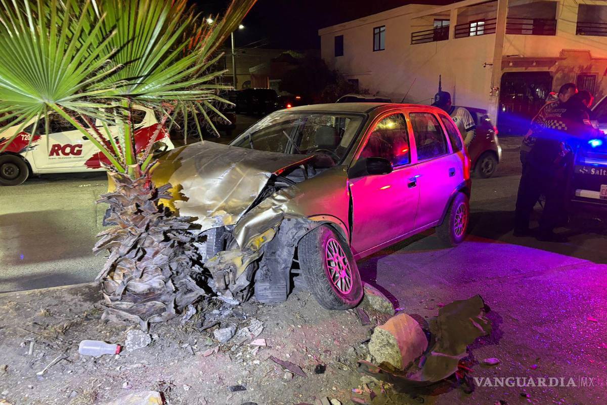 Choca y huye ebrio conductor tras ignorar alto en Saltillo; deja un lesionado grave