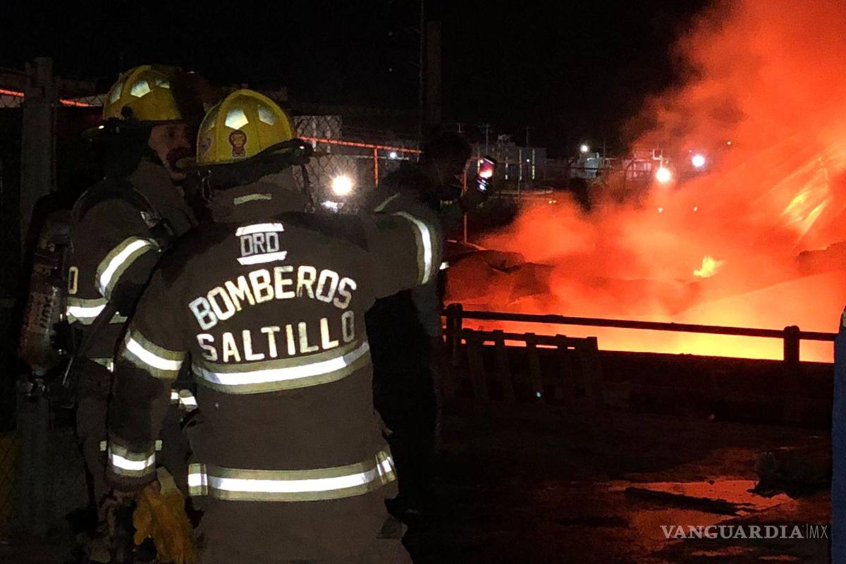 Alarma fuerte incendio en fábrica de Ramos Arizpe; un cortocircuito habría iniciado el fuego